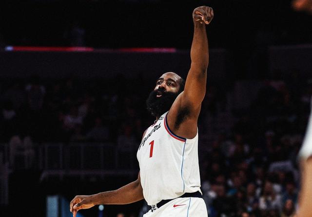 冲刺阶段欧篮联焦点战，夏洛特黄蜂绝杀压哨，更衣室稳定，年轻球员得到机会的简单介绍