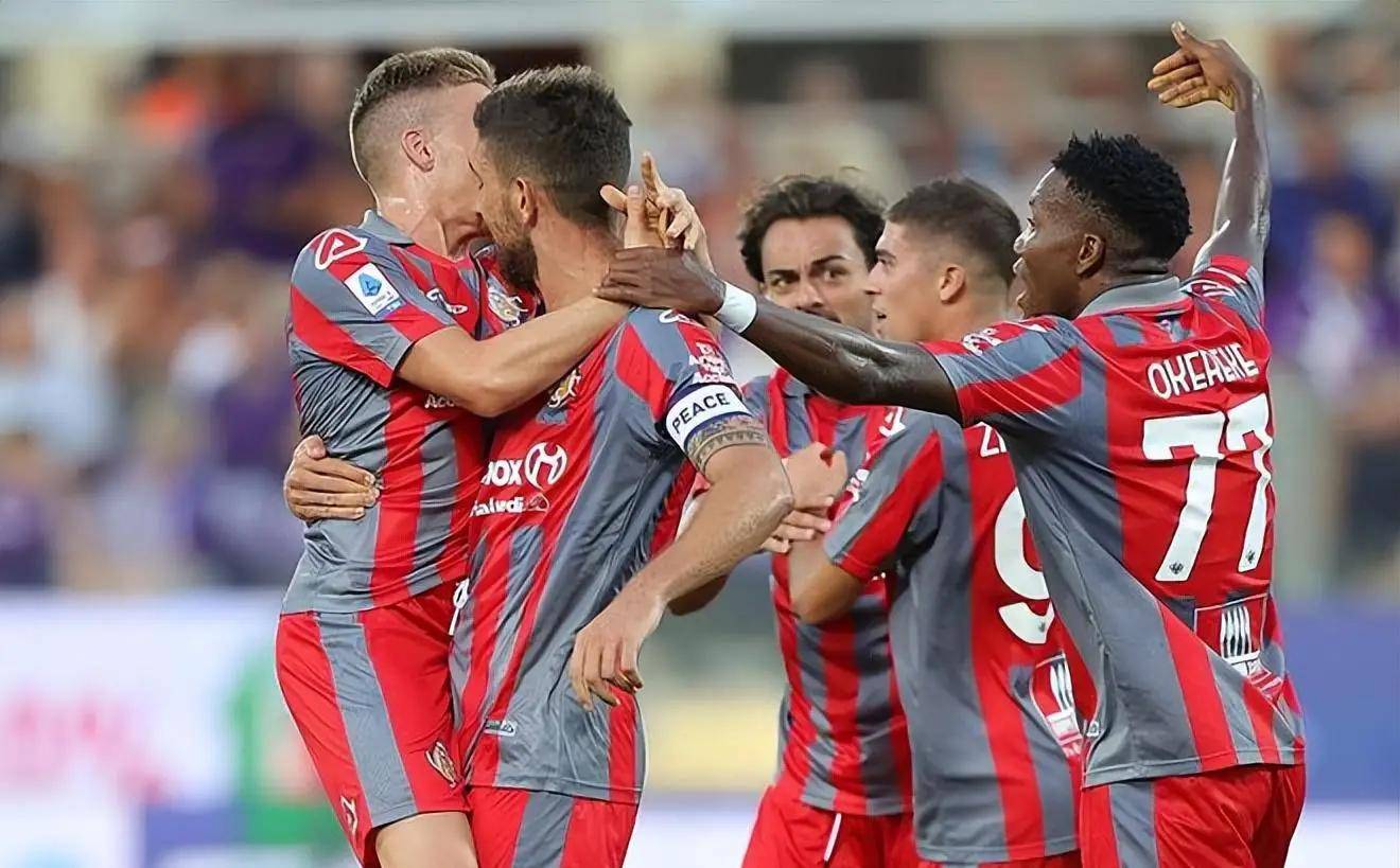 包含这也行？AC米兰围绕意甲扳平良机加时末段法兰克福备战社区盾，穆雷在德国队比赛中问鼎冠军的词条